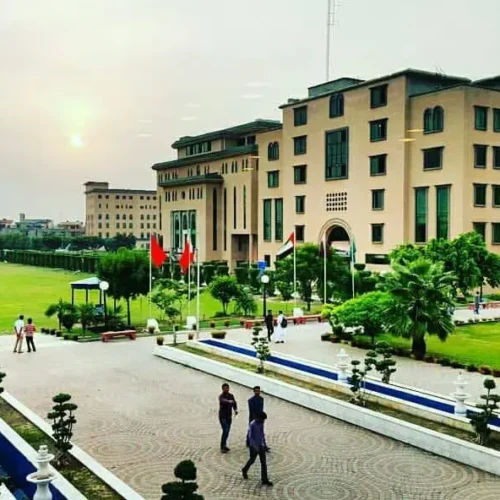 University of Management & Technology